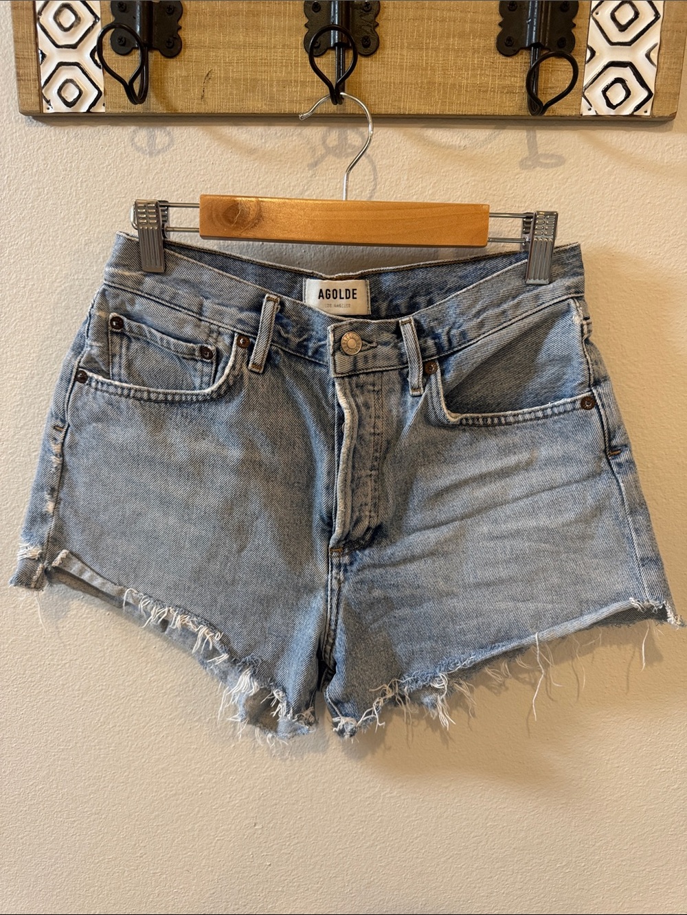 EUC Size 26 AGOLDE Light Wash High-Rise Raw Hem Parker Denim Shorts!